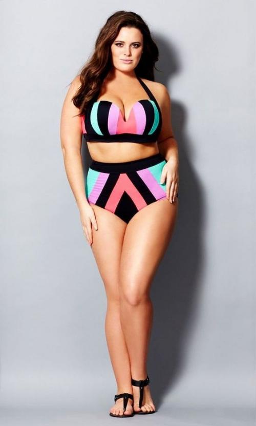 Какой цвет купальника стройнит. Какой купальник выбрать полной женщине?