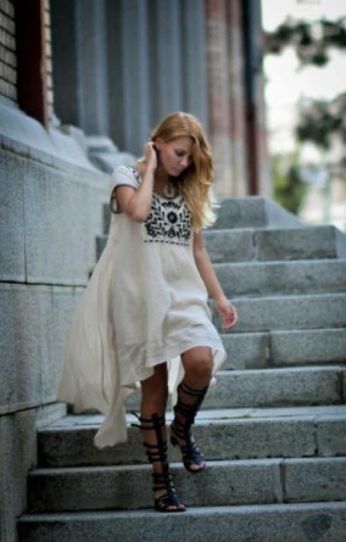 Как украсить черное платье бусинами. Чем украсить платье: модные детали