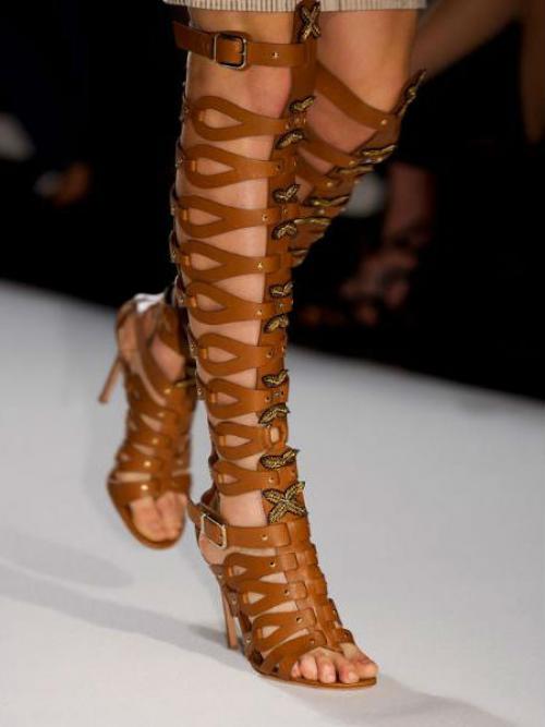 Открытые сапоги. Разновидности летних сапог.