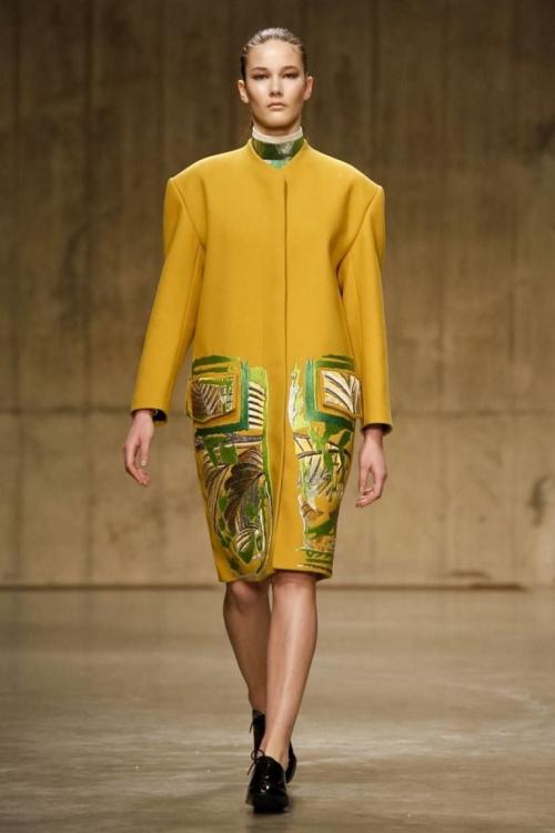 Желтый цвет кому идет. Цвет солнца и золота: как подобрать желтый цвет в одежде по цветотипу 10