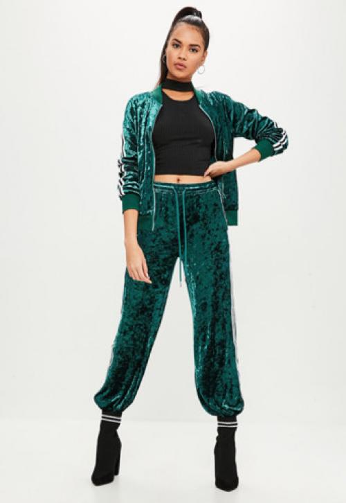 Велюровые спортивные штаны с чем носить. Модели и фасоны велюровых костюмов