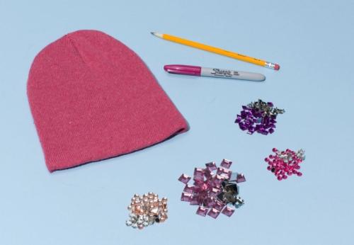 Как украсить шапку для девочки своими руками. Как украсить шапку стразами своими руками (фото) 10