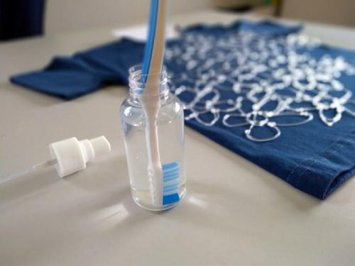 Как украсить белую футболку. Необычный декор футболки белизной. Получается настоящая дизайнерская вещь!