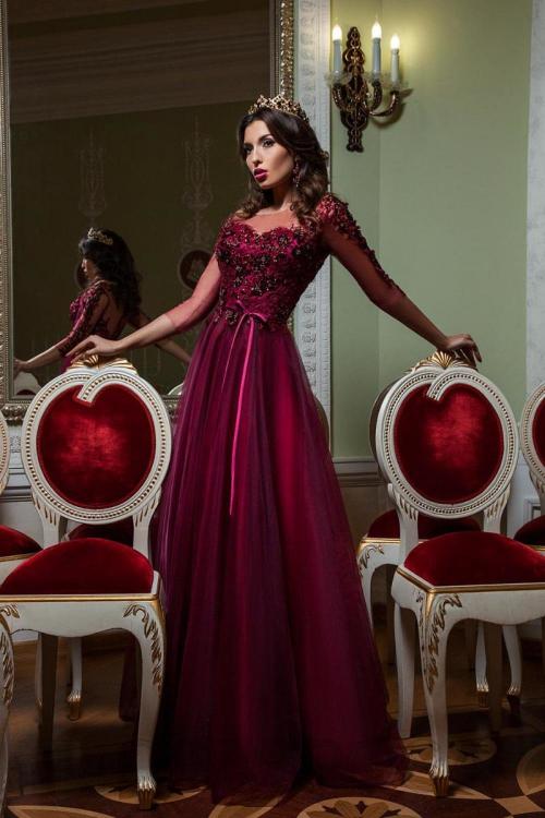 Красивые платья бордового цвета. Особенности цвета и варианты оттенков
