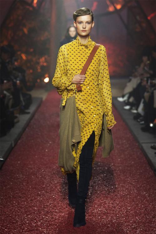 Кому подходит желтый цвет одежды. Молодящие цвета одежды: минус 5 лет от паспорта 17 Кому подходит желтый цвет одежды. Молодящие цвета одежды: минус 5 лет от паспорта 17