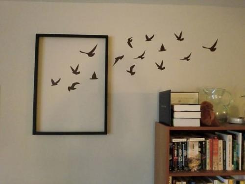 Как украсить белую стену. 5 крутых идей декорировать пустую стену в гостиной