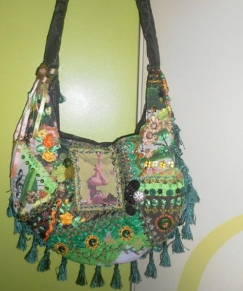 Как украсить старую сумку. Декор старой кожаной сумки 25