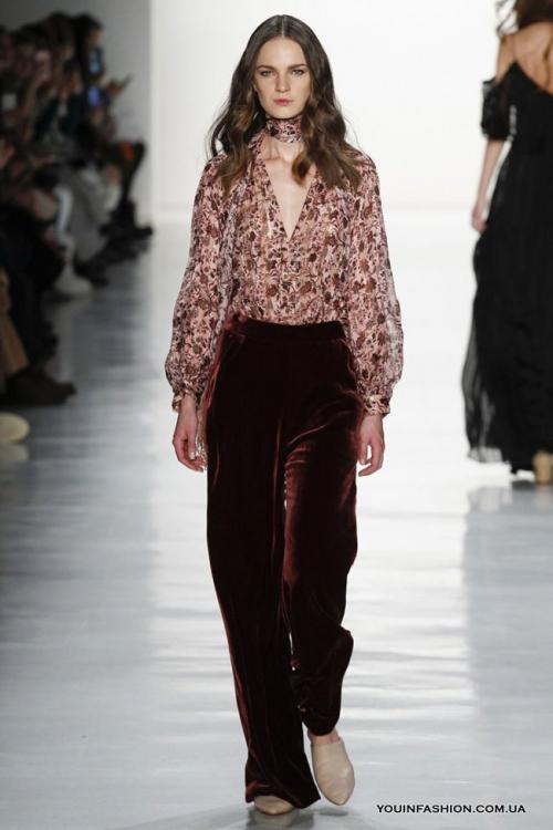 Луки с бархатными брюками. С чем носить бархатные брюки, чтобы покорить Fusion-мир