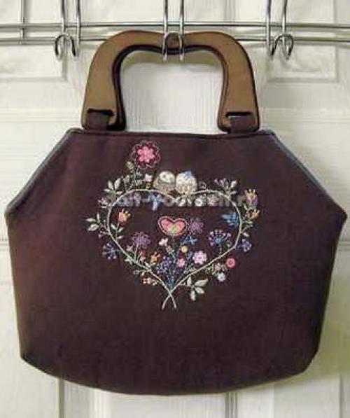 Как украсить старую сумку. Декор старой кожаной сумки 18