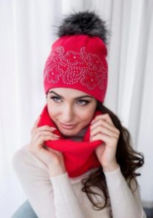 Как украсить шапку для девочки своими руками. Как украсить шапку стразами своими руками (фото)