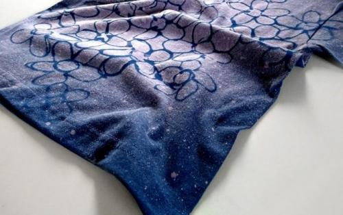 Как украсить белую футболку. Необычный декор футболки белизной. Получается настоящая дизайнерская вещь!