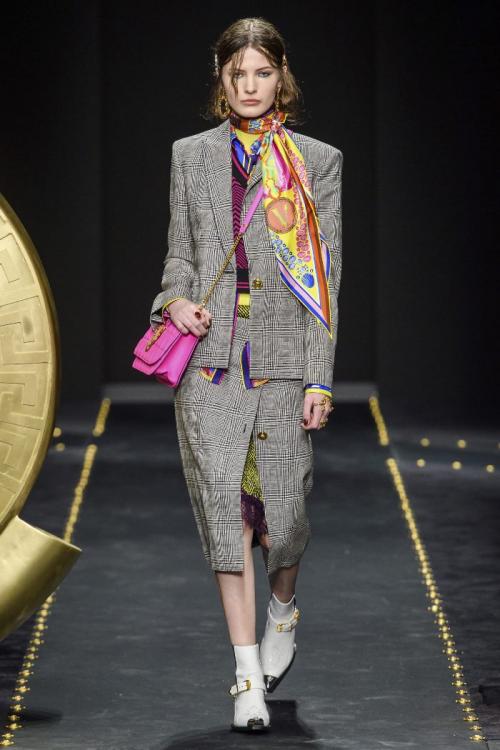 С чем носить ботинки зимние с мехом. С чем носить ботинки казаки?