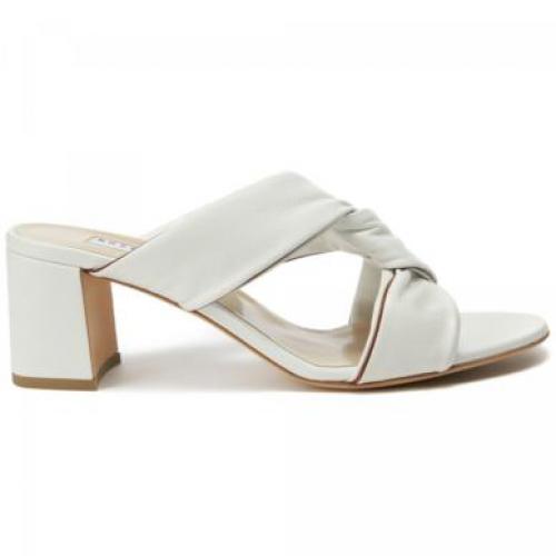 С чем носить гольфы 2019. Показываем на моделях из сети бутиков No One, как модно шнуровать кроссовки, с чем носить гольфы и не только