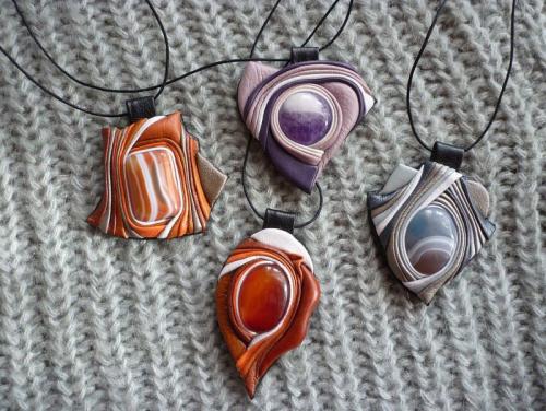 Бусы из кожи своими руками. Кулон из кожаных завитков