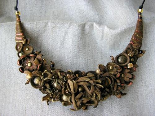 Бусы из кожи своими руками. Кулон из кожаных завитков