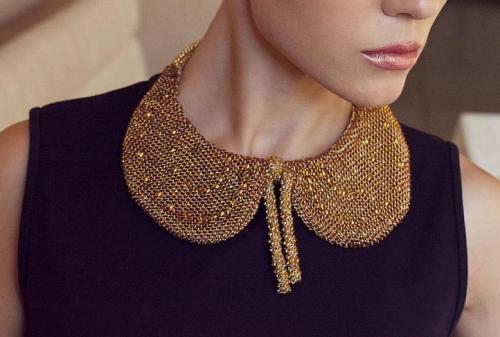 Как украсить вырез платья своими руками.  Камни, стразы, бусины, бисер