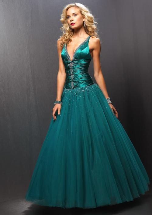 Как украсить платье пайетками