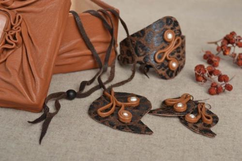 Бусы из кожи своими руками. Кулон из кожаных завитков