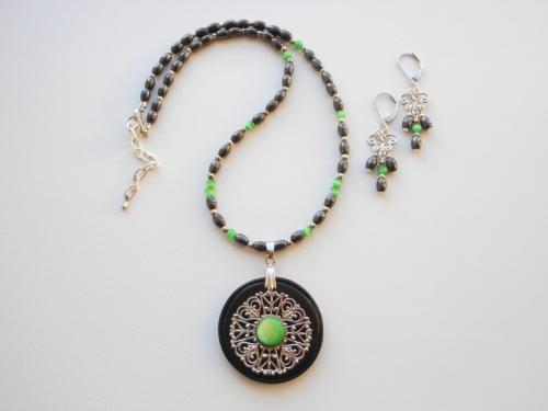 Бусы из кожи своими руками. Кулон из кожаных завитков