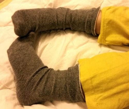 Как сделать гольфы выше колена. Разбираем кладовку и делаем носки и гольфы из старых колготок