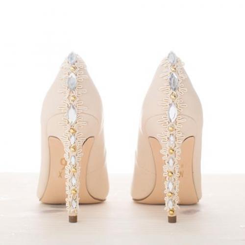 Как украсить туфли блестками. Как украсить туфли. Как украсить туфли своими руками?