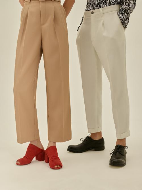 С чем носить гольфы 2019. Показываем на моделях из сети бутиков No One, как модно шнуровать кроссовки, с чем носить гольфы и не только