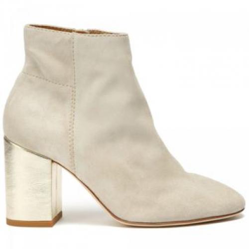 С чем носить гольфы 2019. Показываем на моделях из сети бутиков No One, как модно шнуровать кроссовки, с чем носить гольфы и не только