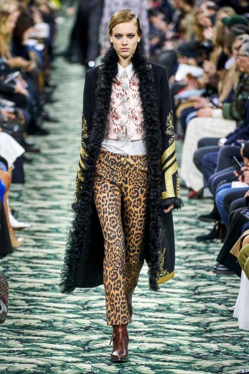 С чем носить ботинки зимние с мехом. С чем носить ботинки казаки?