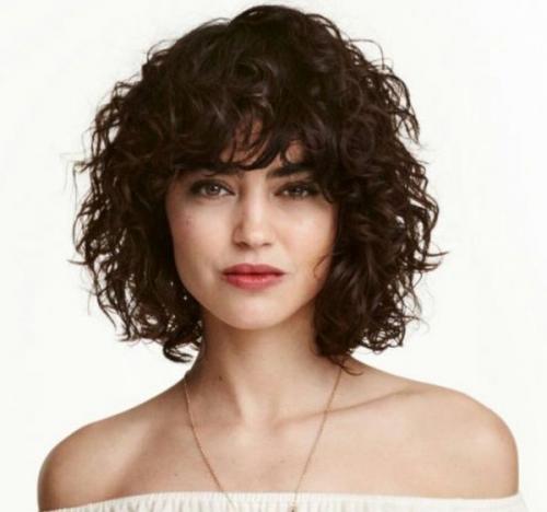 Стрижки на вьющиеся тонкие волосы короткие. Обзор коротких женских стрижек на кудрявые и вьющиеся волосы 07