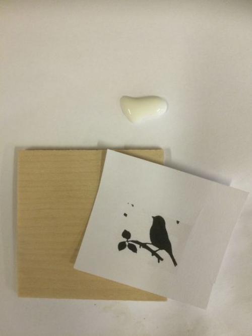 Как вырезать кулон из дерева. Как сделать красивый деревянный кулон на цепочке: внутреннее выпиливание