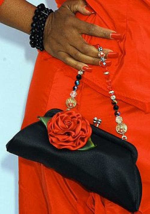 Как украсить сумку мехом. Как украсить сумку