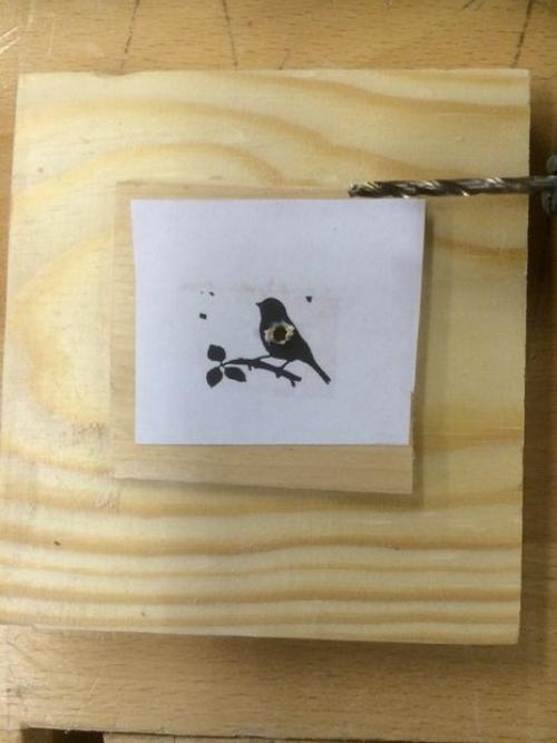 Как вырезать кулон из дерева. Как сделать красивый деревянный кулон на цепочке: внутреннее выпиливание