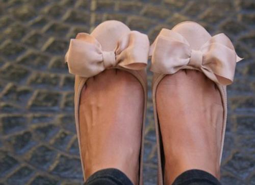 С чем носить розовые балетки замшевые. С чем носить балетки. Модные рекомендации с фото