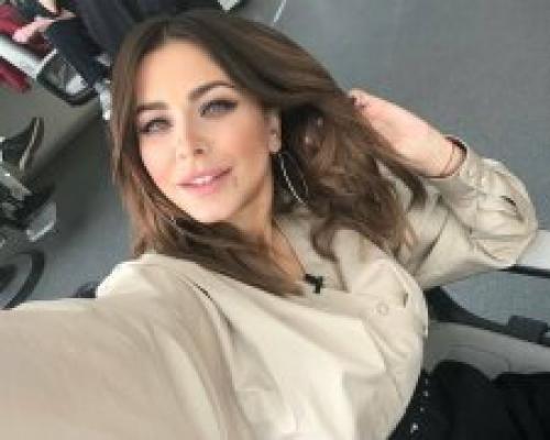 Что одеть на первое свидание женщине в 40 лет. Классическое простое платье + туфли для женщины старше 40 лет