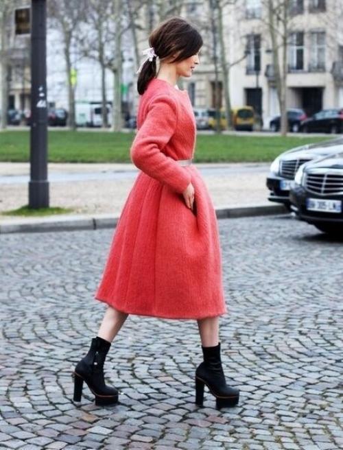 С чем носить коралловую куртку. Как стильно сочетать коралловый цвет в одежде этой зимой?