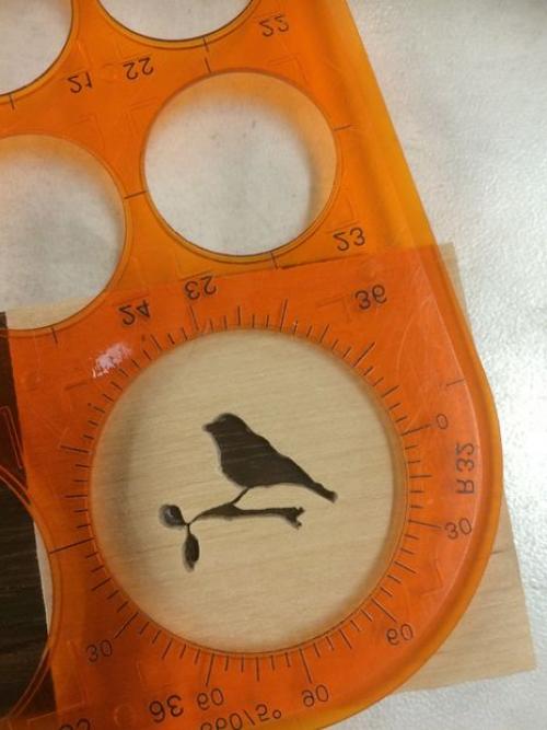 Как вырезать кулон из дерева. Как сделать красивый деревянный кулон на цепочке: внутреннее выпиливание