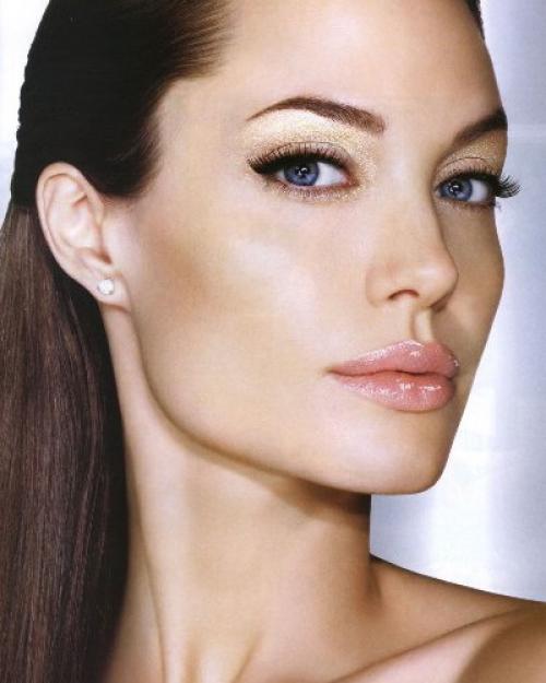 Стильный макияж для брюнеток. Универсальный макияж для брюнетки на каждый день