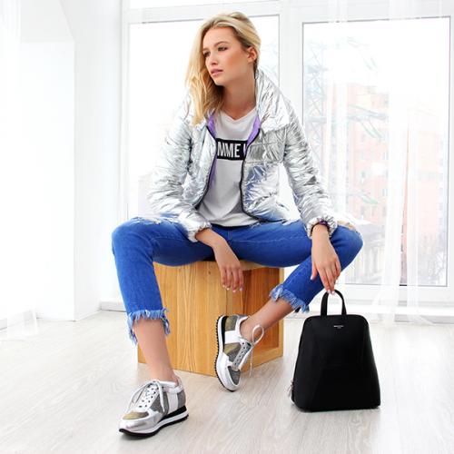 С чем носить золотые кроссовки. Блестящие кроссовки: с чем носить, с какой сумкой сочетать?