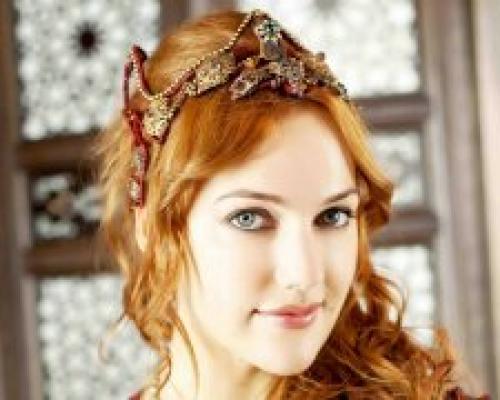 Что одеть на первое свидание женщине в 40 лет. Классическое простое платье + туфли для женщины старше 40 лет