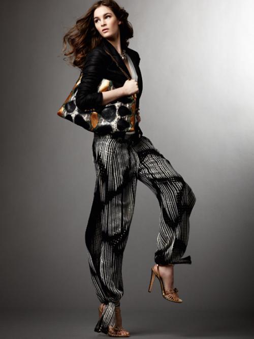 Золотые лодочки туфли с чем носить. Что подчёркивают золотые туфли в образе