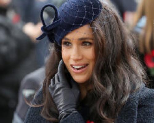 Что одеть на первое свидание женщине в 40 лет. Классическое простое платье + туфли для женщины старше 40 лет