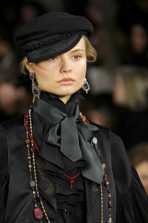 Вязаная шапка на полное лицо. Выбор головного убора в зависимости от формы лица (часть 3)