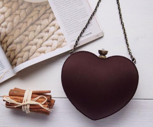 С чем носить золотую сумку 2019. Модная форма