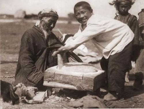 Современный казахский костюм. Особенности мужской казахской национальной одежды