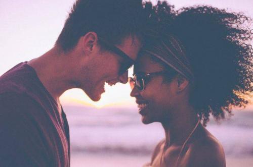 Синий цвет в одежде, что значит. Чёрный – и классика, и предельная закрытость! 18