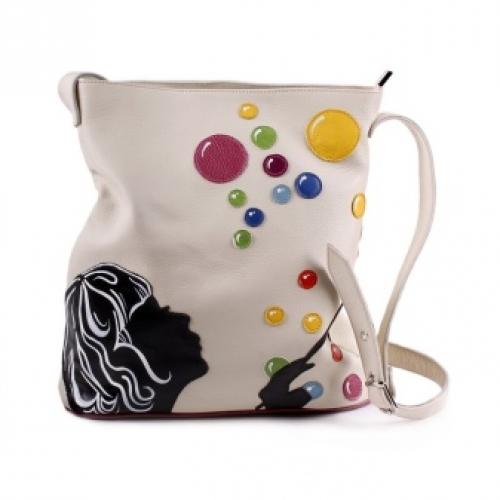 Как украсить сумочку своими руками. Варианты декора белой сумки 07