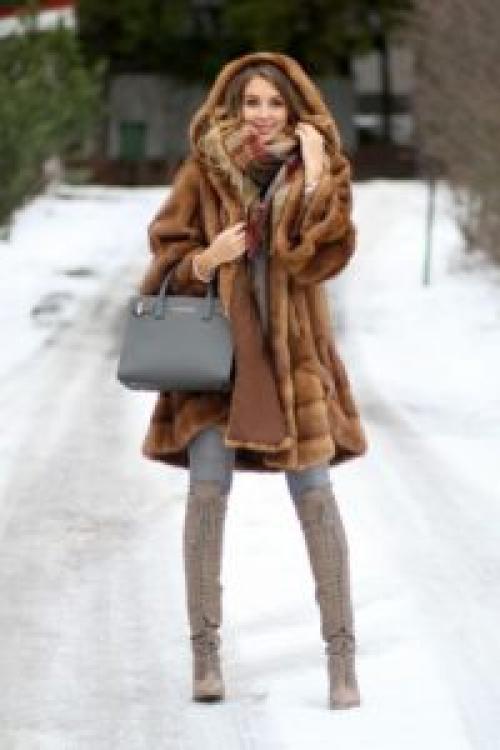 С чем носить золотую сумку зимой. Какие сумки носить зимой?