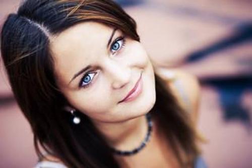 Макияж для брюнеток с голубыми глазами. Брюнетки с голубыми глазами: секреты макияжа