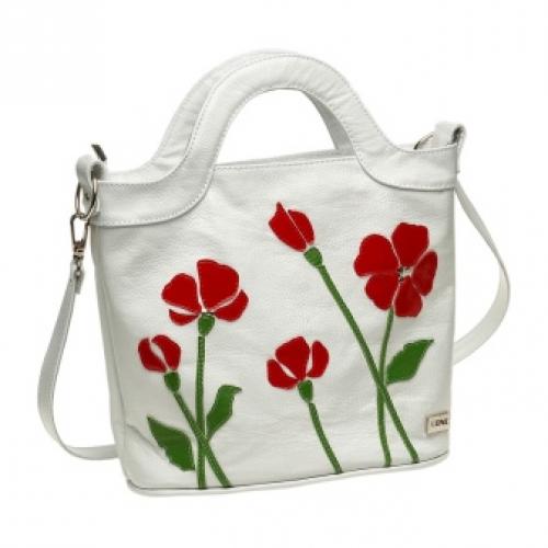 Как украсить сумочку своими руками. Варианты декора белой сумки 06