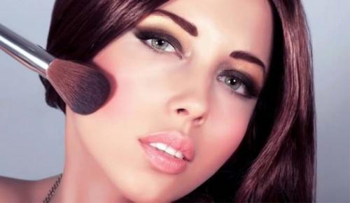 Нежный макияж для брюнетки. Дневной макияж для брюнеток 02